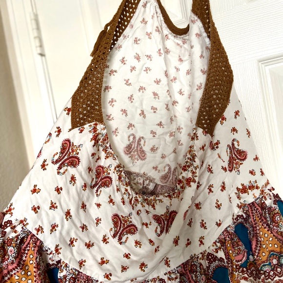 Open back halter top - Picture 2 of 2